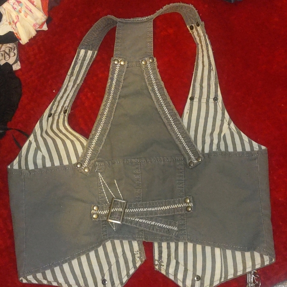 Vest - Picture 3 of 3